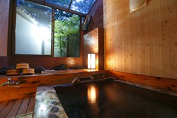 大東園の檜のお風呂２