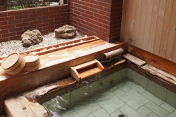大東園の檜のお風呂３